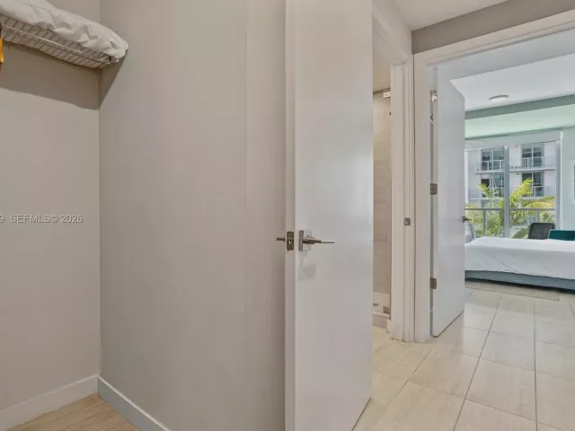 1-bedroom condo for sale in Miami - 3900 Biscayne Blvd N-819 - MondialRealty