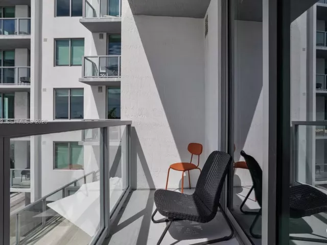 1-bedroom condo for sale in Miami - 3900 Biscayne Blvd N-819 - MondialRealty