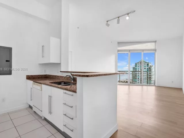 1-bedroom condo for sale in Miami - 325 S Biscayne Blvd LPH 17 - MondialRealty