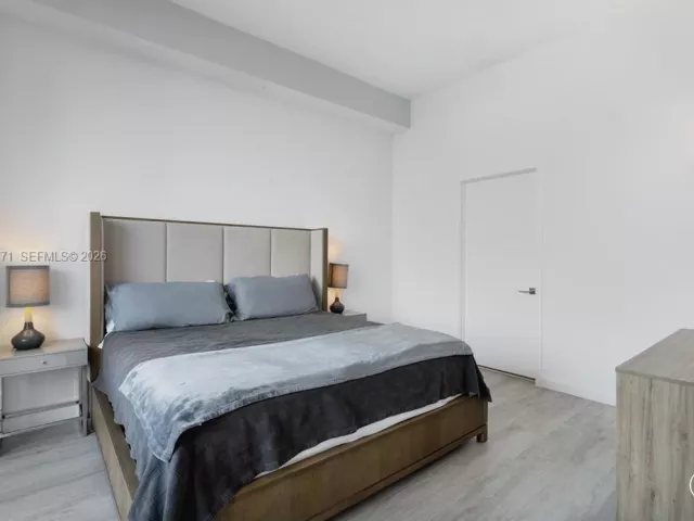 3-bedroom condo for rent in Miami - 45 SW 9th St LPH-4609 - MondialRealty