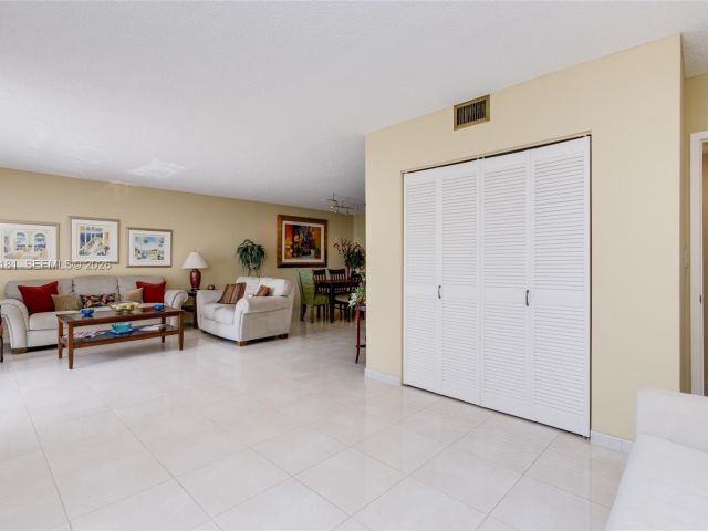 Apartment for sale  Unit #2315 - photo 7434093