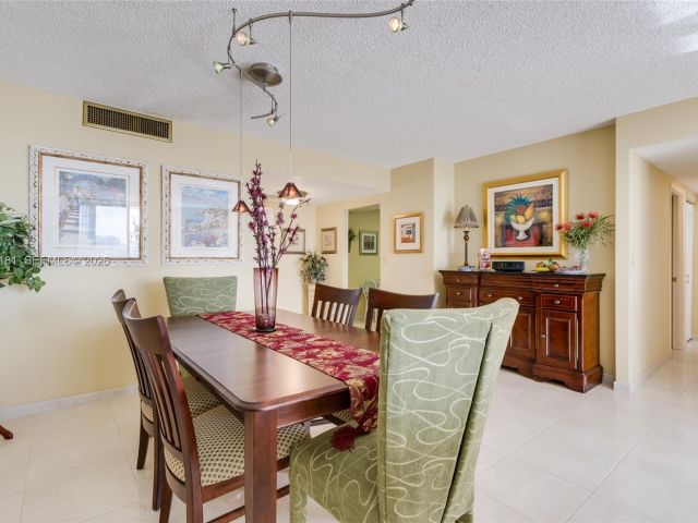 Apartment for sale  Unit #2315 - photo 7434096