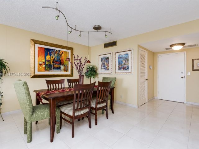 Apartment for sale  Unit #2315 - photo 7434098