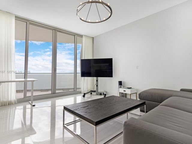 Apartment for rent  Unit #1402 - photo 7268839