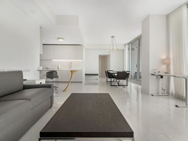 Apartment for rent  Unit #1402 - photo 7268864