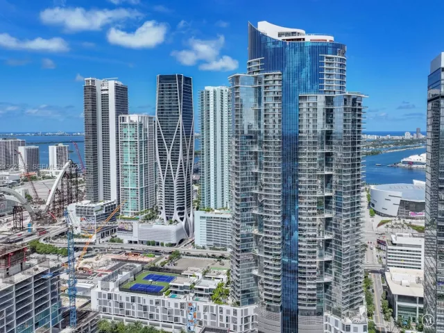 2-bedroom condo for rent in Miami - 851 NE 1st Avenue 1409 - MondialRealty