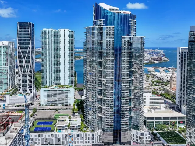 2-bedroom condo for rent in Miami - 851 NE 1st Avenue 1409 - MondialRealty