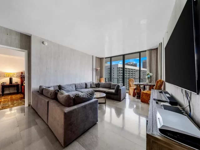 2-bedroom condo for sale in Miami - 68 SE 6th St 3309 - MondialRealty