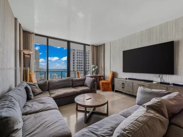 2-bedroom condo for sale in Miami - 68 SE 6th St 3309 - MondialRealty