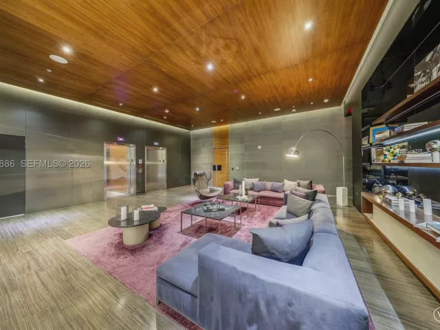 2-bedroom condo for sale in Miami - 68 SE 6th St 3309 - MondialRealty