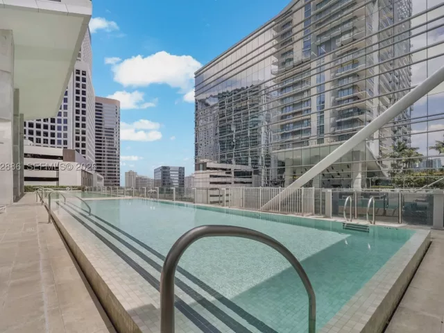 2-bedroom condo for sale in Miami - 68 SE 6th St 3309 - MondialRealty