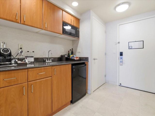 condo for sale in Sunny Isles Beach - 18001 Collins Ave 1111 - MondialRealty
