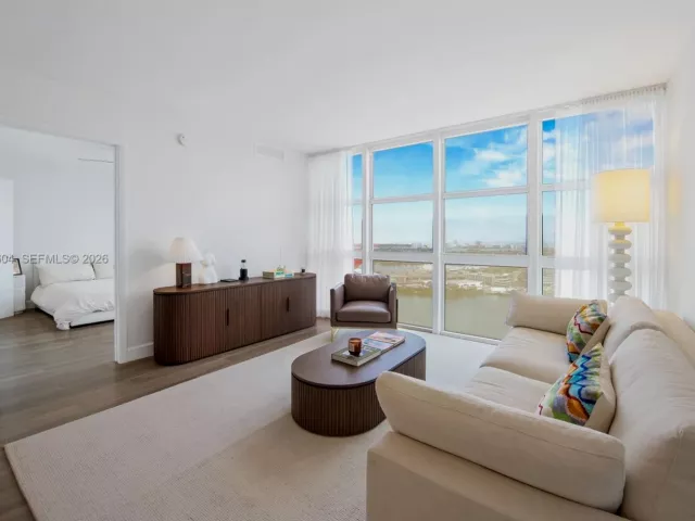 2-bedroom condo for sale in Miami - 50 Biscayne Blvd 3904 - MondialRealty