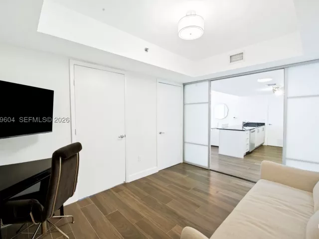 2-bedroom condo for sale in Miami - 50 Biscayne Blvd 3904 - MondialRealty
