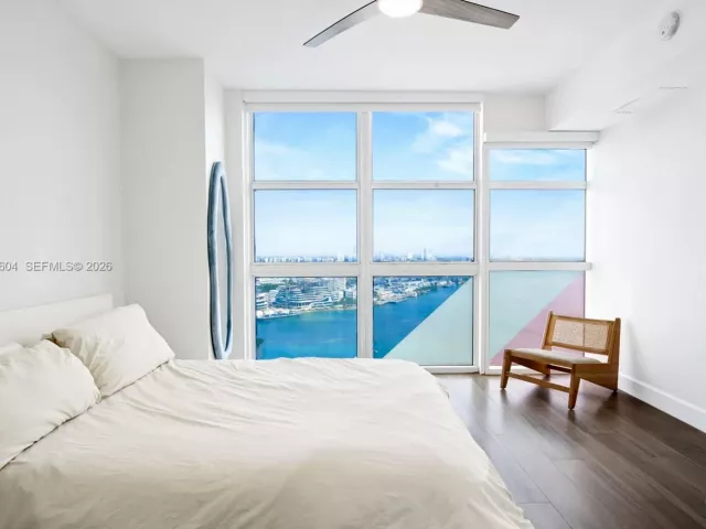 2-bedroom condo for sale in Miami - 50 Biscayne Blvd 3904 - MondialRealty