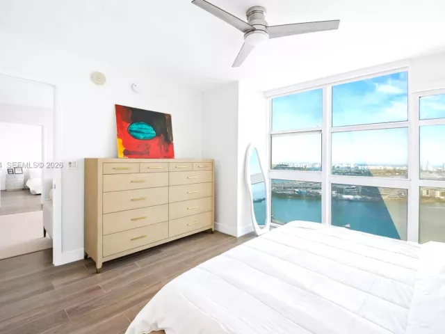 2-bedroom condo for sale in Miami - 50 Biscayne Blvd 3904 - MondialRealty