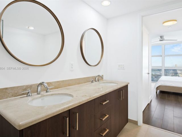 Apartment for sale  Unit #3904 - photo 7266542