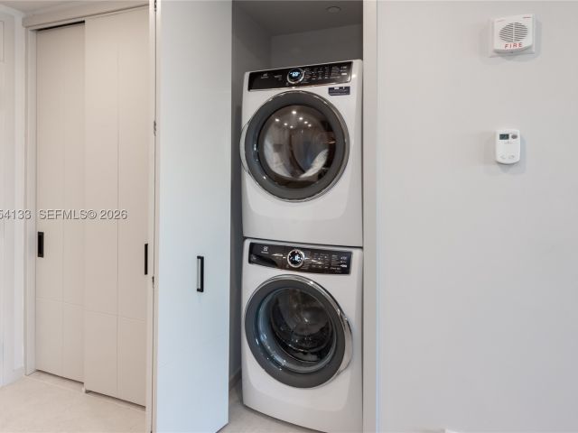 2-bedroom condo for rent in Key Biscayne - 251 Crandon Blvd 306 - MondialRealty