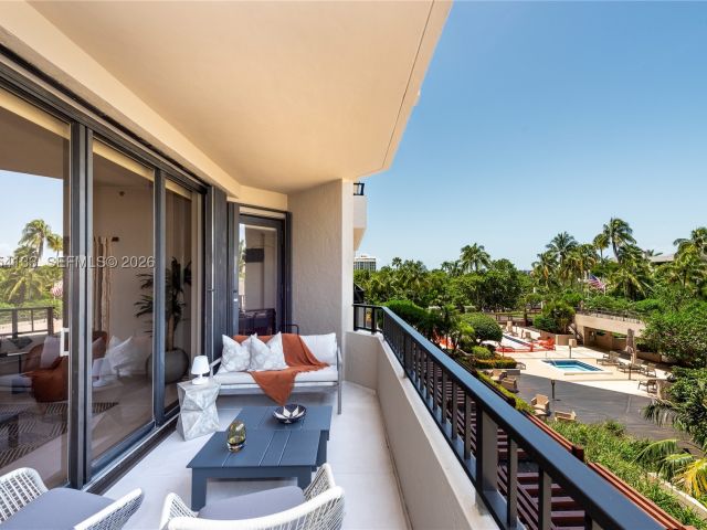 2-bedroom condo for rent in Key Biscayne - 251 Crandon Blvd 306 - MondialRealty
