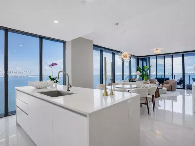 4-bedroom condo for sale in Miami - 700 NE 24th Street 901 - MondialRealty