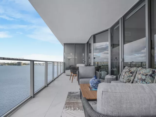 4-bedroom condo for sale in Miami - 700 NE 24th Street 901 - MondialRealty