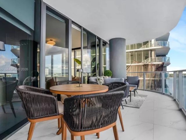 4-bedroom condo for sale in Miami - 700 NE 24th Street 901 - MondialRealty