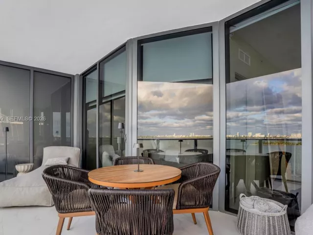 4-bedroom condo for sale in Miami - 700 NE 24th Street 901 - MondialRealty