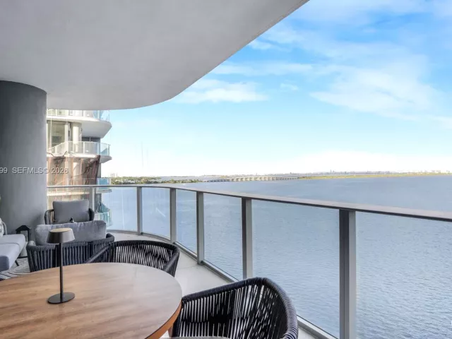 4-bedroom condo for sale in Miami - 700 NE 24th Street 901 - MondialRealty