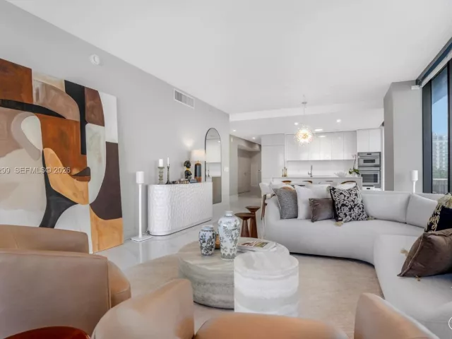 4-bedroom condo for sale in Miami - 700 NE 24th Street 901 - MondialRealty