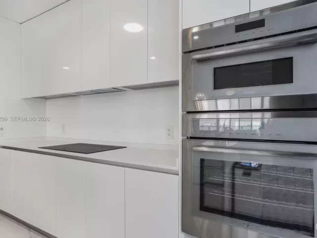 4-bedroom condo for sale in Miami - 700 NE 24th Street 901 - MondialRealty