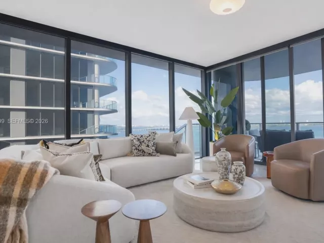 4-bedroom condo for sale in Miami - 700 NE 24th Street 901 - MondialRealty