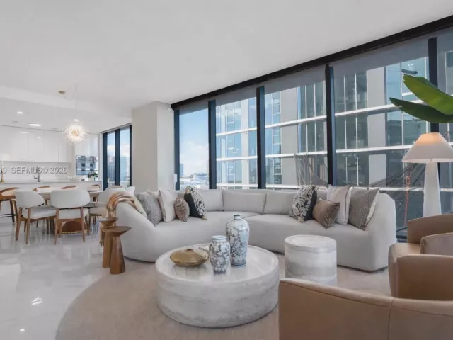 4-bedroom condo for sale in Miami - 700 NE 24th Street 901 - MondialRealty