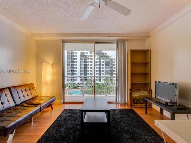 Apartment for rent  Unit #811 - photo 7431680