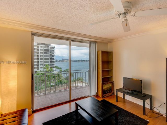 Apartment for rent  Unit #811 - photo 7431681