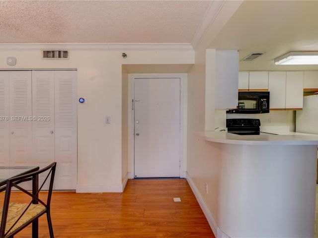 Apartment for rent  Unit #811 - photo 7431685