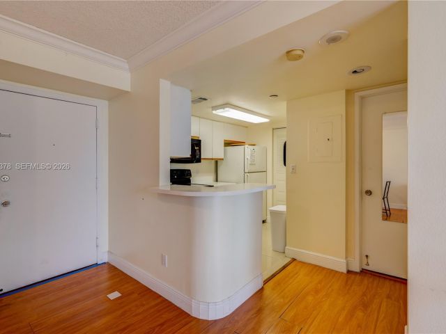 Apartment for rent  Unit #811 - photo 7431686