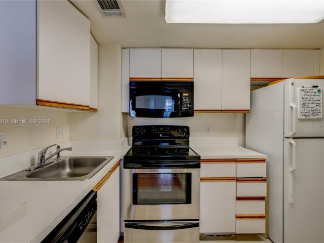 Apartment for rent  Unit #811 - photo 7431689