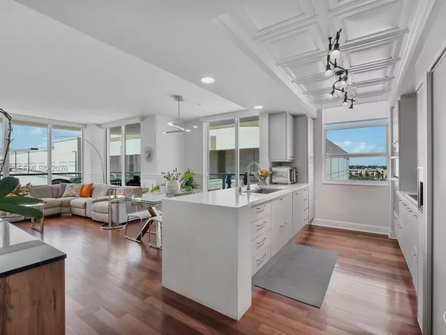 2-bedroom condo for sale in Fort Lauderdale - 1819 SE 17th St 604 - MondialRealty