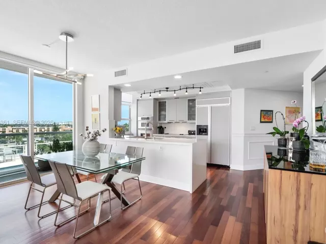 2-bedroom condo for sale in Fort Lauderdale - 1819 SE 17th St 604 - MondialRealty