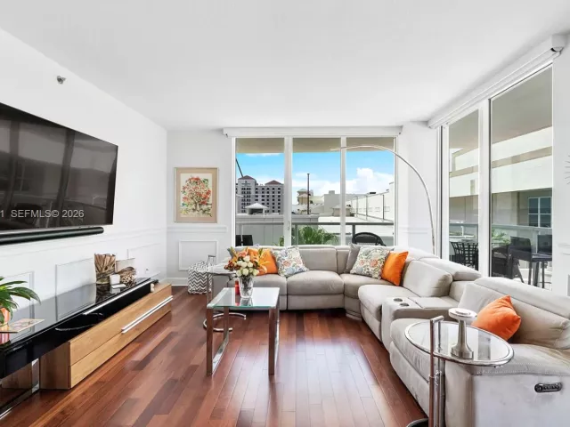 2-bedroom condo for sale in Fort Lauderdale - 1819 SE 17th St 604 - MondialRealty