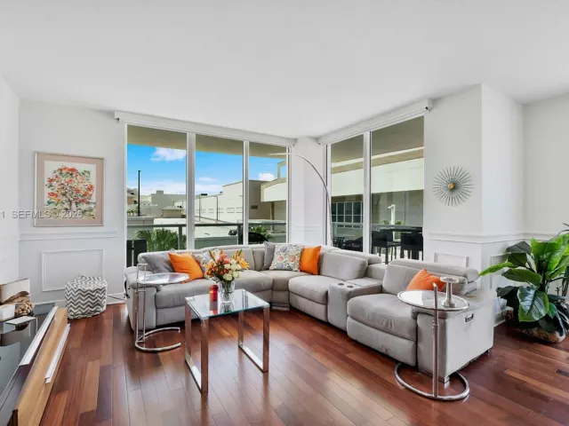 2-bedroom condo for sale in Fort Lauderdale - 1819 SE 17th St 604 - MondialRealty