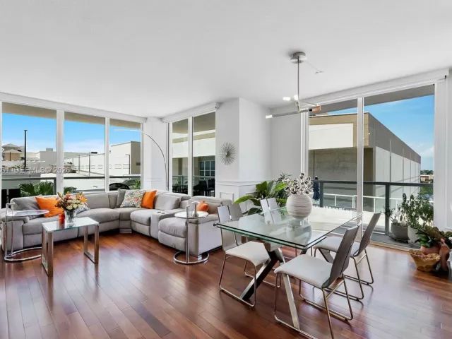 2-bedroom condo for sale in Fort Lauderdale - 1819 SE 17th St 604 - MondialRealty