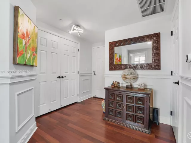 2-bedroom condo for sale in Fort Lauderdale - 1819 SE 17th St 604 - MondialRealty