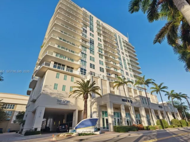 2-bedroom condo for sale in Fort Lauderdale - 1819 SE 17th St 604 - MondialRealty