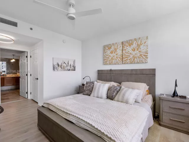 2-bedroom condo for sale in Fort Lauderdale - 1819 SE 17th St 604 - MondialRealty