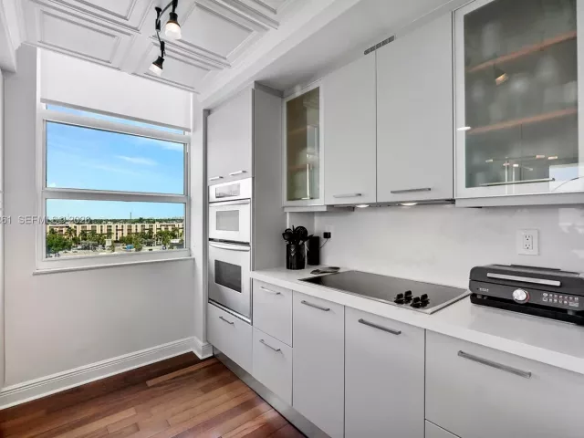 2-bedroom condo for sale in Fort Lauderdale - 1819 SE 17th St 604 - MondialRealty
