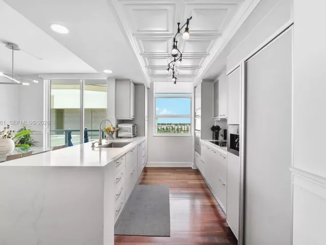 2-bedroom condo for sale in Fort Lauderdale - 1819 SE 17th St 604 - MondialRealty