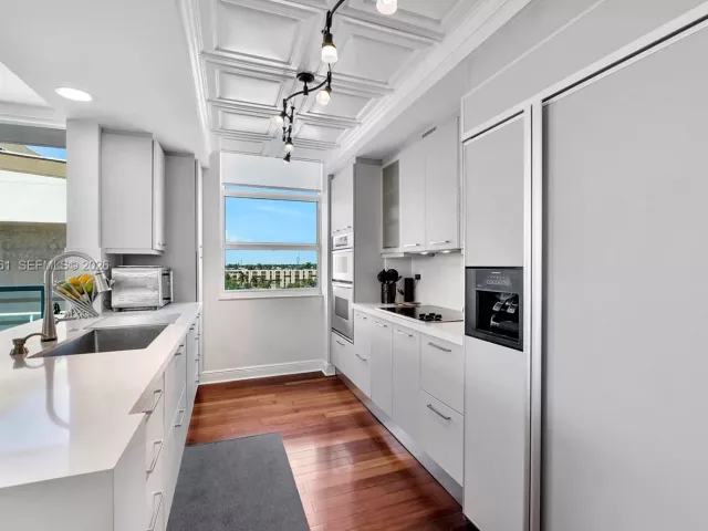 2-bedroom condo for sale in Fort Lauderdale - 1819 SE 17th St 604 - MondialRealty