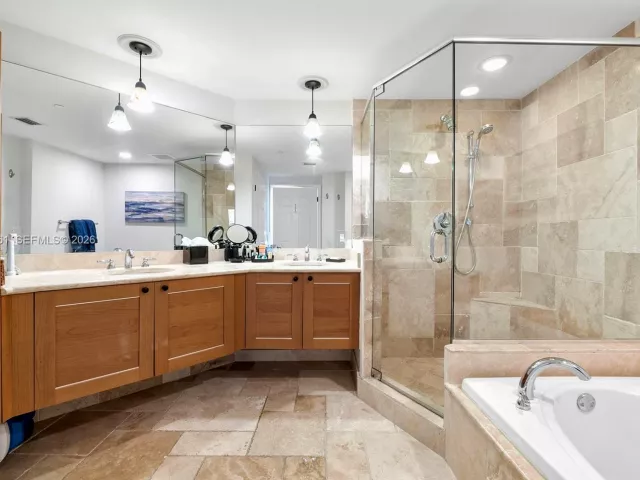 2-bedroom condo for sale in Fort Lauderdale - 1819 SE 17th St 604 - MondialRealty