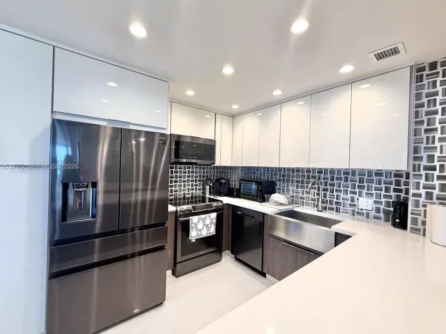 2-bedroom condo for rent in Hallandale Beach - 1985 S Ocean Dr 22P - MondialRealty